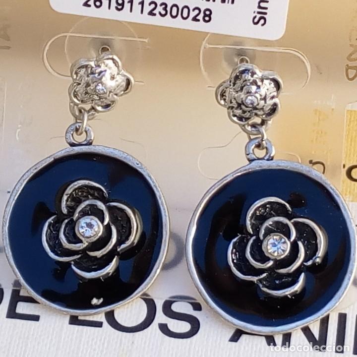 Joyeria: PRECIOSOS PENDIENTES PLATEADOS EN FORMA DE FLOR - AZUL - ANTIAL&Eacute;RGICO - TANDTREND