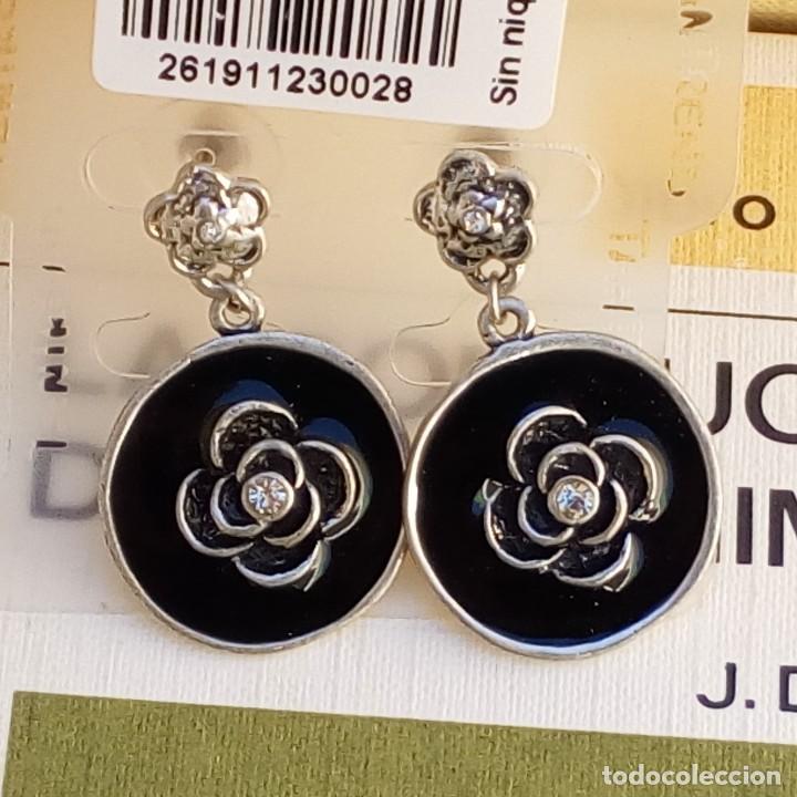 Joyeria: PRECIOSOS PENDIENTES PLATEADOS EN FORMA DE FLOR - NEGROS PIEDRA BLANCA - ANTIAL&Eacute;RGICO - TANDTREND