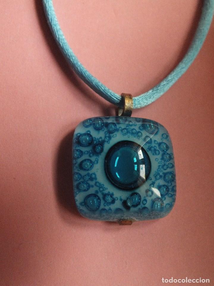 Joaillerie: COLLAR COLGANTE COM PEQUE&Ntilde;O AZULEJO ESMALTADO Y CORD&Oacute;N