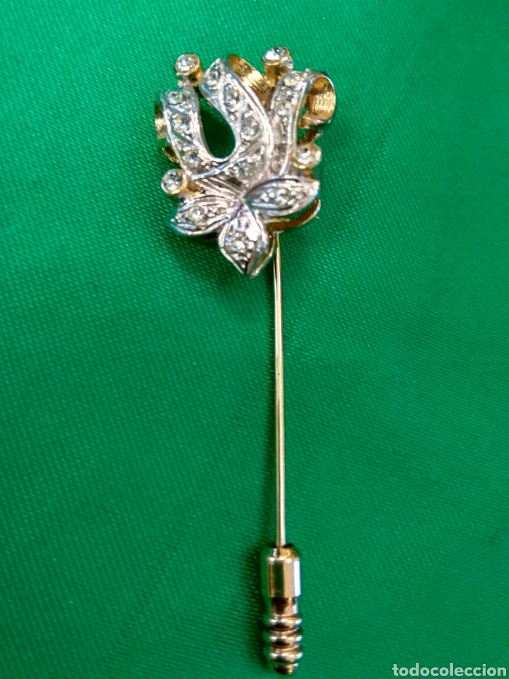 Joaillerie: Broche alfiler dorado y brillantes para virgen