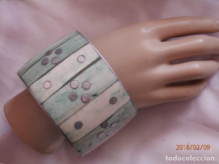 Joalharia: ANTIGUO BRAZALETE DE HUESO Y METAL