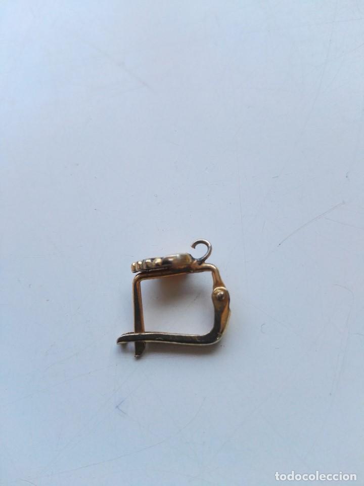 Joyeria: Pendiente de metal dorado antiguo - Foto 3