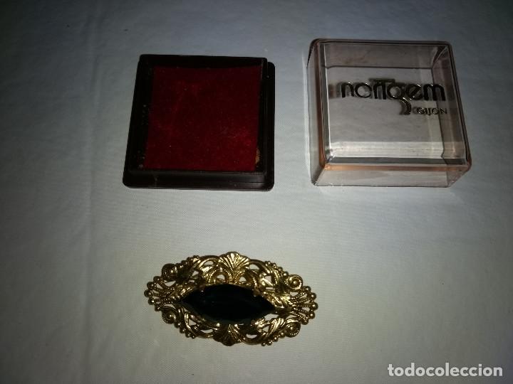 Joyeria: BROCHE CON PIEDRA  VERDE -BISUTERIA ORIGINAL DE LOS A&Ntilde;OS 60-70