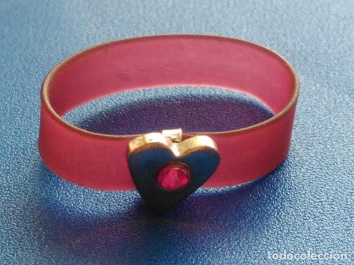 Joyeria: Anillo pl&aacute;stico. Coraz&oacute;n de metal - Foto 1