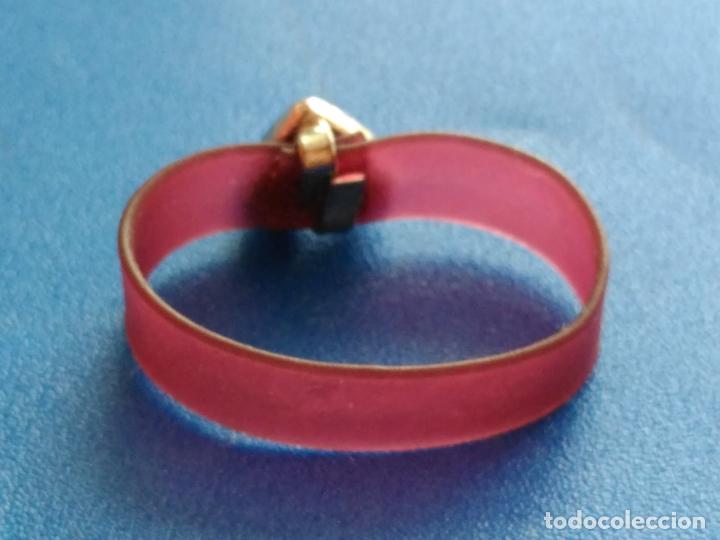 Joyeria: Anillo pl&aacute;stico. Coraz&oacute;n de metal - Foto 3