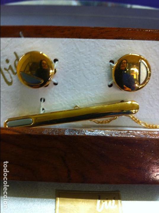 Joyeria: JUEGO DE CUBRE BOTONES Y ALFILER DE CORBATA DORADO - Foto 1