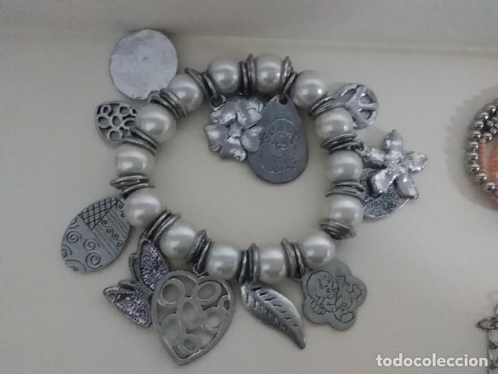 Joyeria: 4 pulseras 3 pendientes 1broche. 24 - Foto 2