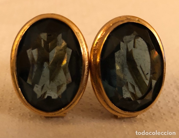 Joyeria: Bonita pareja de pendientes chapados en oro, y cristal azul