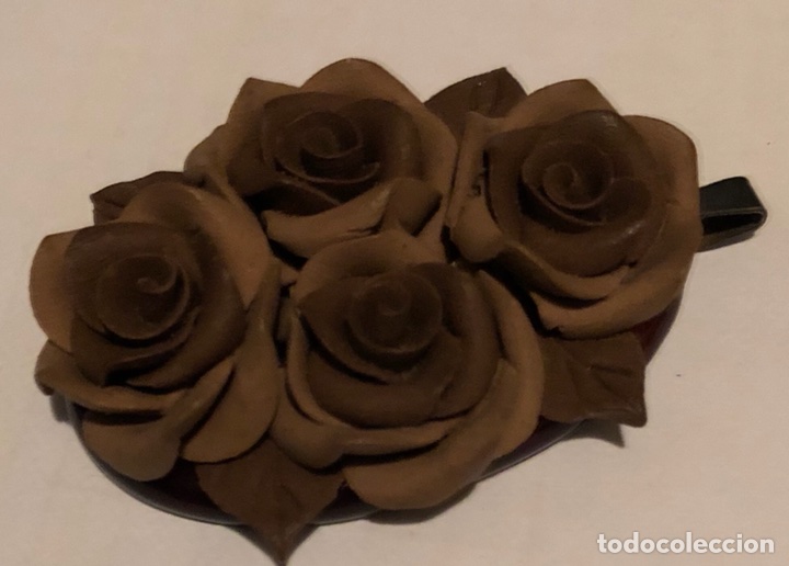 Schmuck: Magn&iacute;fico colgante de dise&ntilde;o, de pasta de galalite, y biscuit