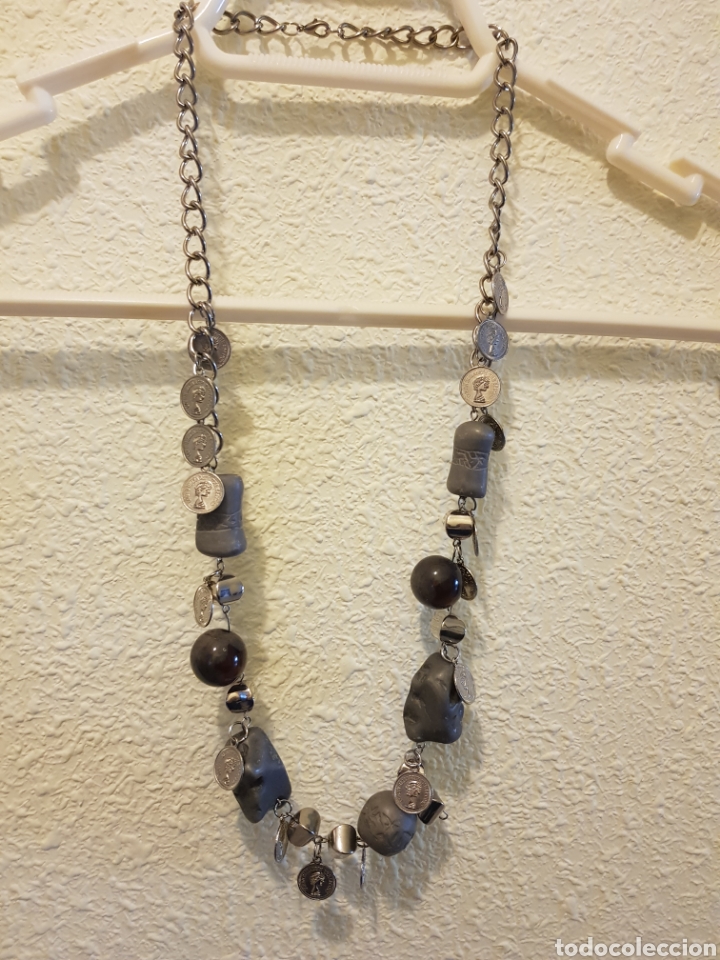 Joalharia: Vintage. Collar con cadena medallitas y otros abalorios.