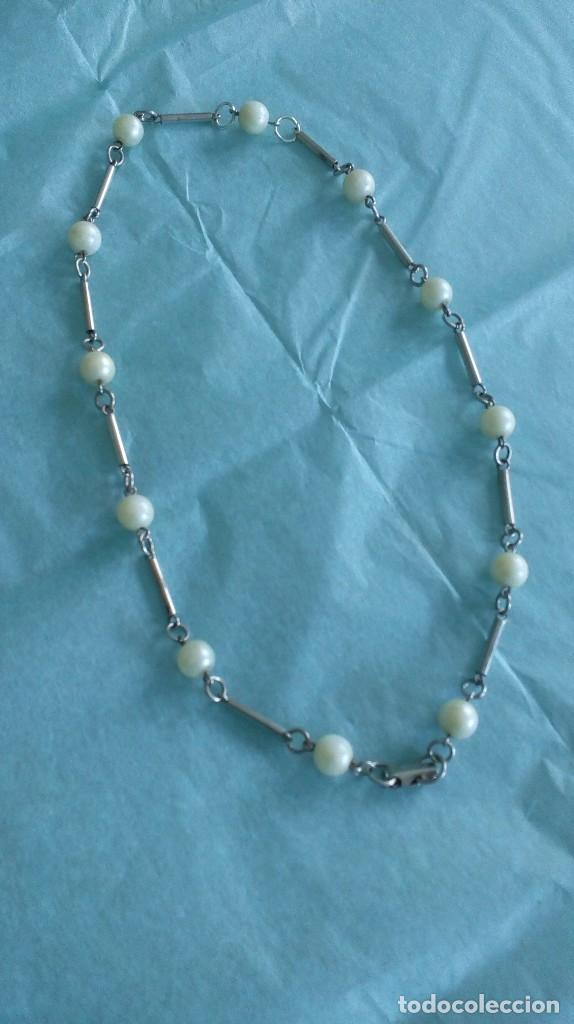 Schmuck: Gargantilla de plata y bolas blancas