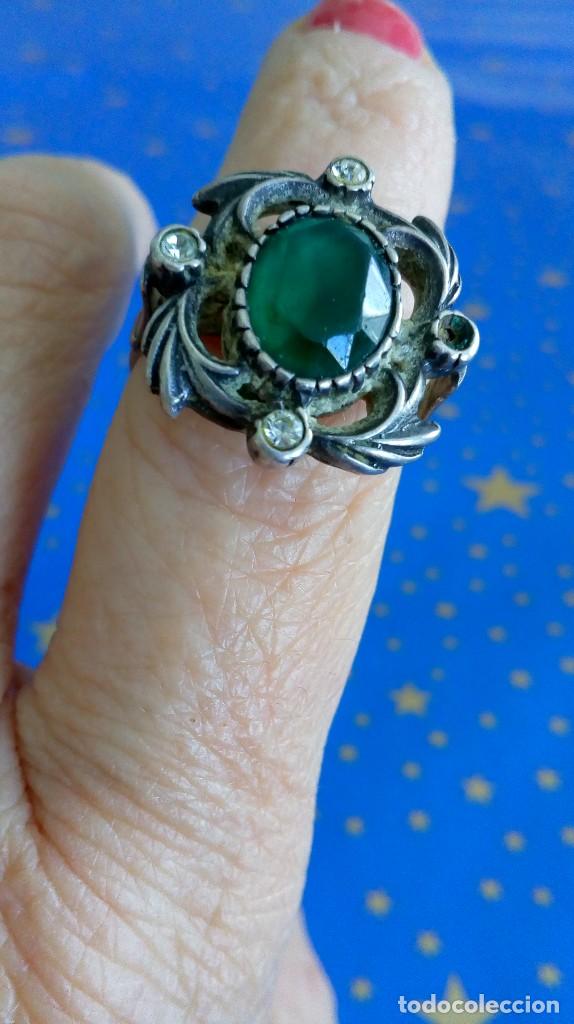 Joyeria: Un pendiente y un anillo de plata y s&iacute;mil esmeralda - Foto 5