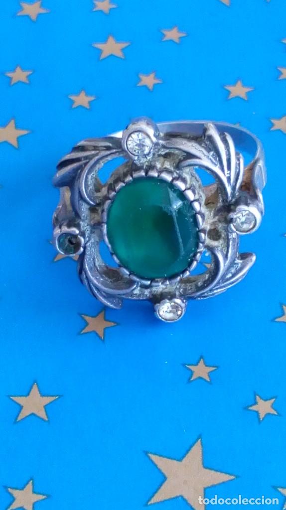 Joyeria: Un pendiente y un anillo de plata y s&iacute;mil esmeralda - Foto 9