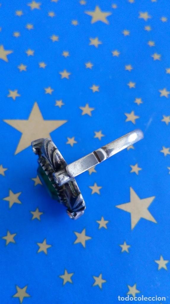 Joyeria: Un pendiente y un anillo de plata y s&iacute;mil esmeralda - Foto 13