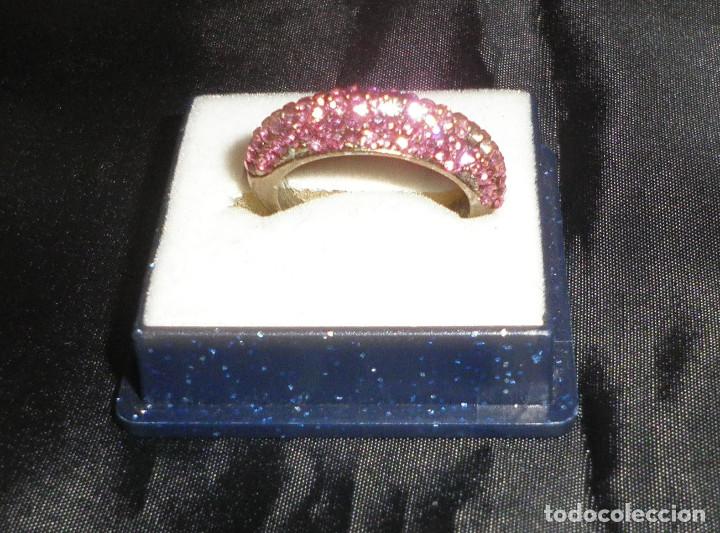 Joyeria: anillo con piedras rosadas