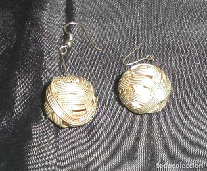 Joyeria: pendientes largos con bola de metal - Foto 3