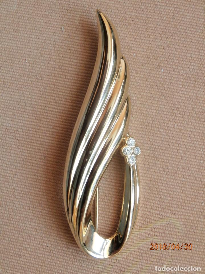 Joyeria: BROCHE CON CIRCONITAS. CHAPADO EN ORO - Foto 1