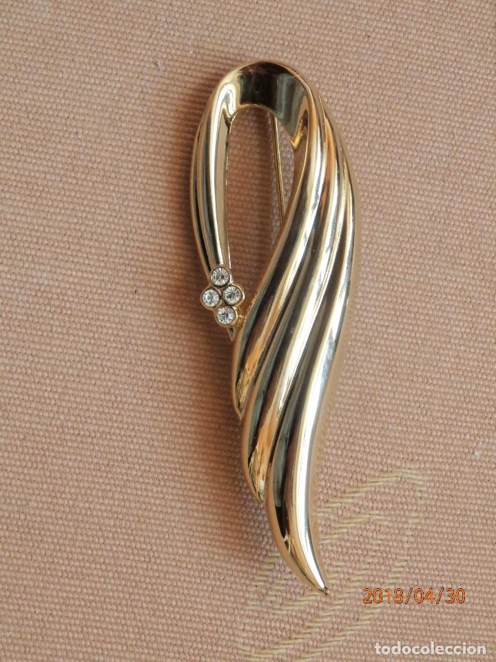 Joyeria: BROCHE CON CIRCONITAS. CHAPADO EN ORO - Foto 2