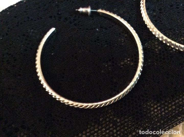 Joyeria: Grandes aros de metal plateado. - Foto 5
