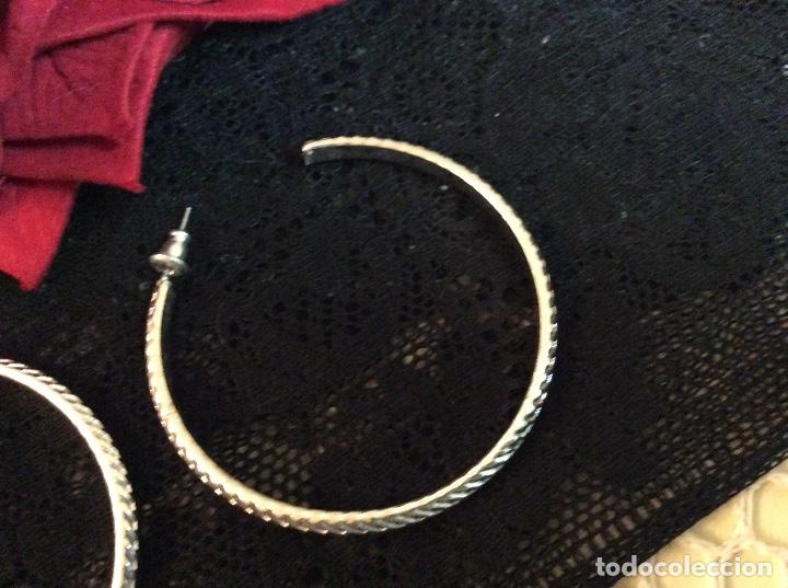 Joyeria: Grandes aros de metal plateado. - Foto 6