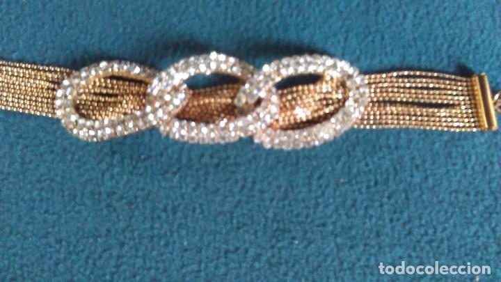 Joyeria: Pulsera de metal dorado con tres aros entrelazados de cristalitos simil diamante