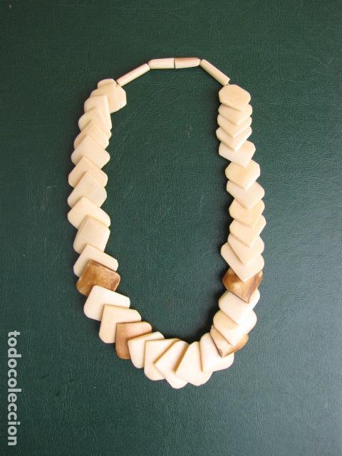 Joyeria: Collar placas de hueso. Gab&oacute;n