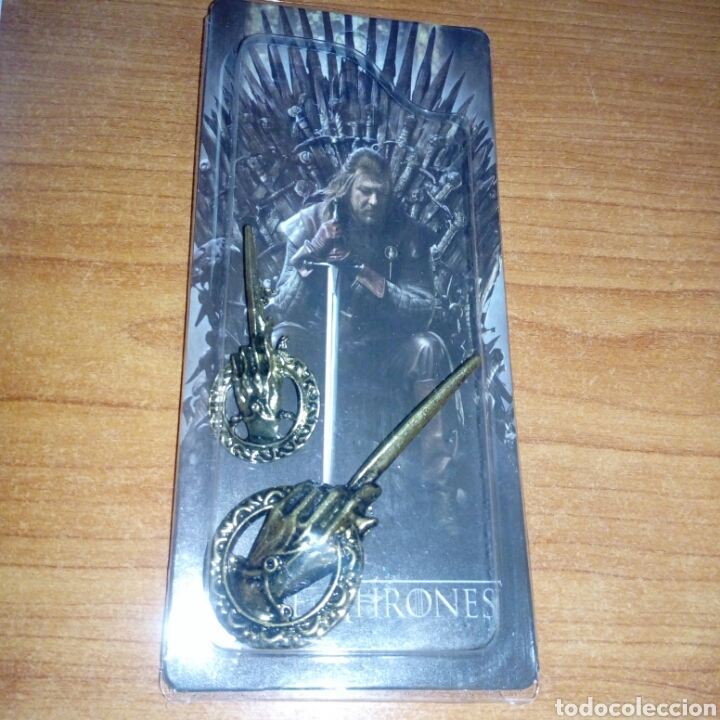 Joalharia: Broches mano del rey 5.2cm y 7cm con caja