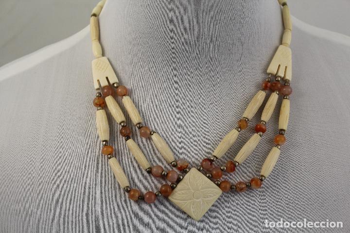 Joyeria: collar de hueso y cristal de murano