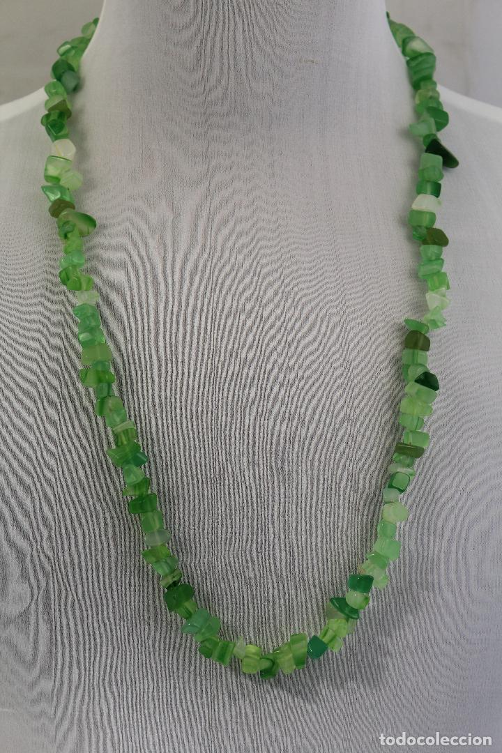 collar con piedras verdes