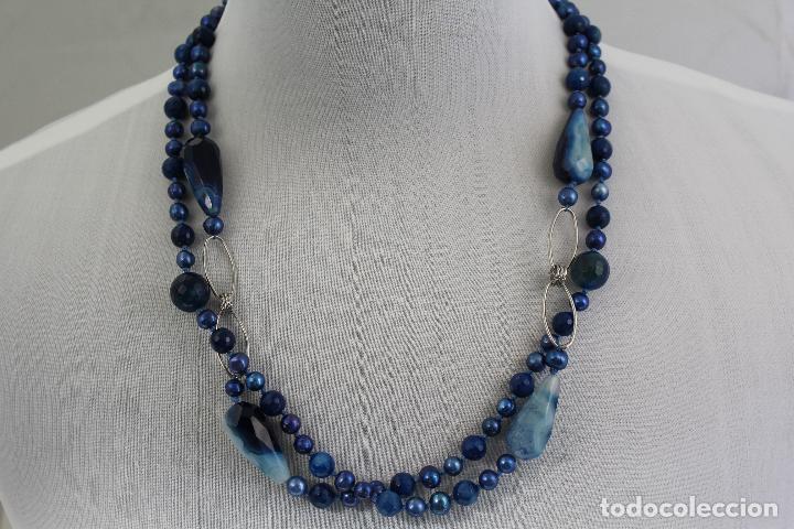 Joyeria: collar largo de piedras naturales pelas y agata azul