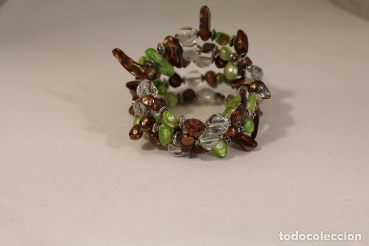 Joyeria: pulsera de nacar verde y marron con cristales