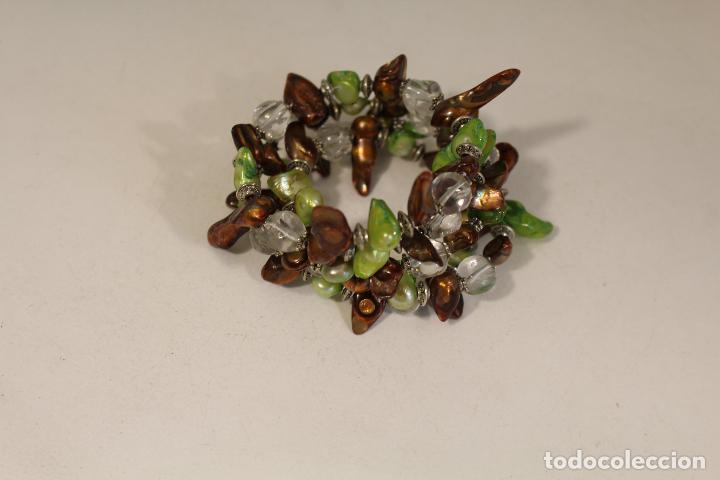 Joyeria: pulsera de nacar verde y marron con cristales - Foto 2