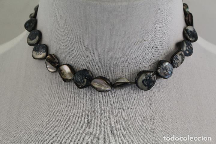 Joyeria: collar de nacar azul
