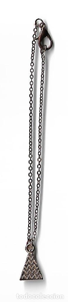 Joyeria: ANTIGUA PULSERA CON COLGANTE DORADA