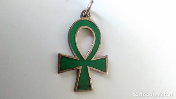 Joalharia: Colgante de cruz egipcia de plata y esmalte verde