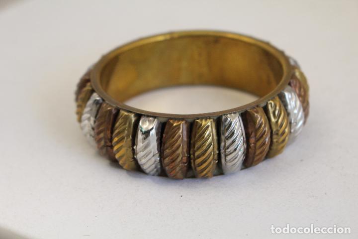 Schmuck: pulsera de laton con 3 oros