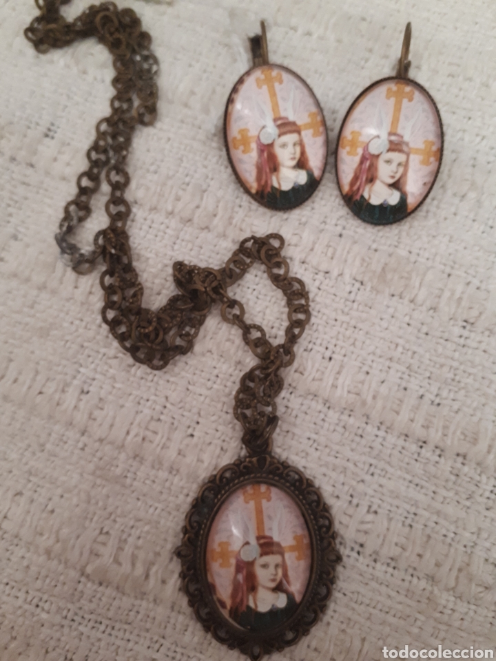 Joaillerie: Conjunto collar + pendientes cabuch&oacute;n cristal Alicia en el pa&iacute;s de las maravillas