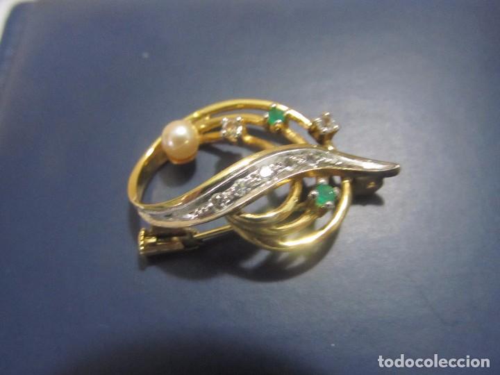 Joyeria: ELEGANTE BROCHE DE PLATA CHAPADO EN ORO CON CIRCONITAS Y CRISOPAZ
