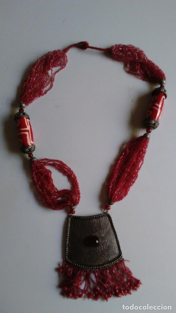 Joyeria: Collar &eacute;tnico de cuentas de cristal y metal. Medidas: 46 cm cerrado