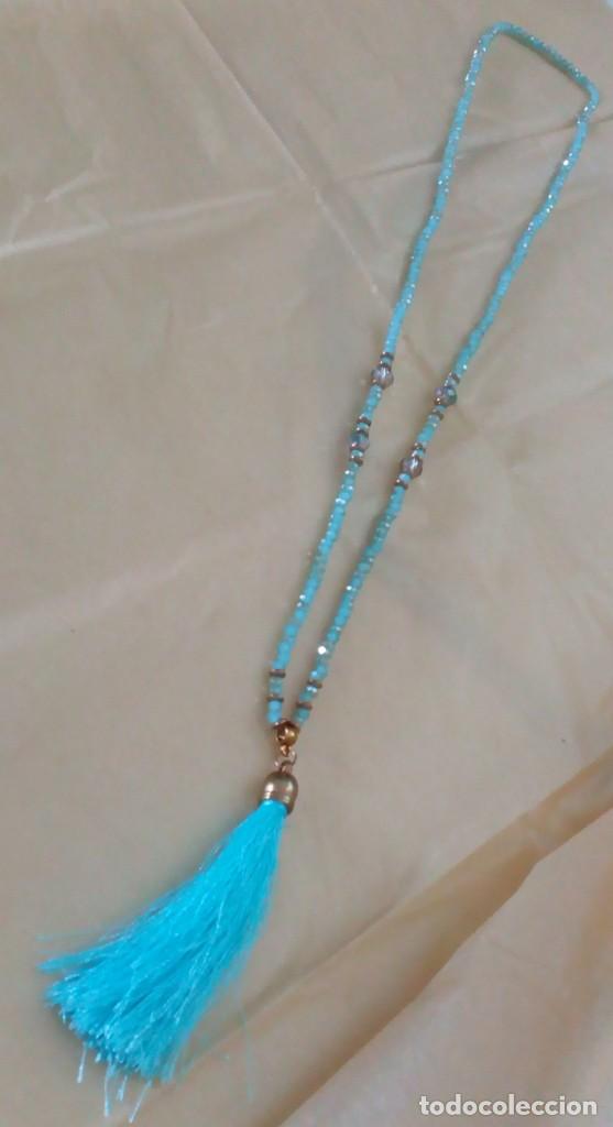 Joyeria: Collar de cuentas facetadas tornasoladas en tonos azules