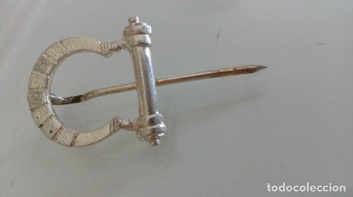 Joaillerie: Alfiler de plata