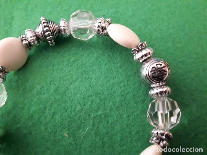 Joyeria: Pulsera Elastica Abalorios Blancos, Transparentes y Plateados - Foto 2