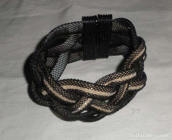 Joalharia: pulsera de hilos metalizados entrelazados cierre con imanes