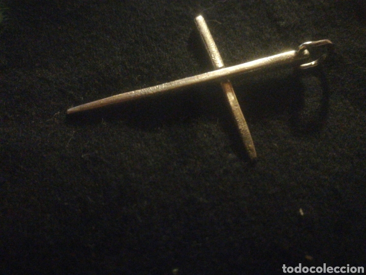 Gioielleria: Cruz,(Joyas de Autor) realizada con cubiertos de alpaca.