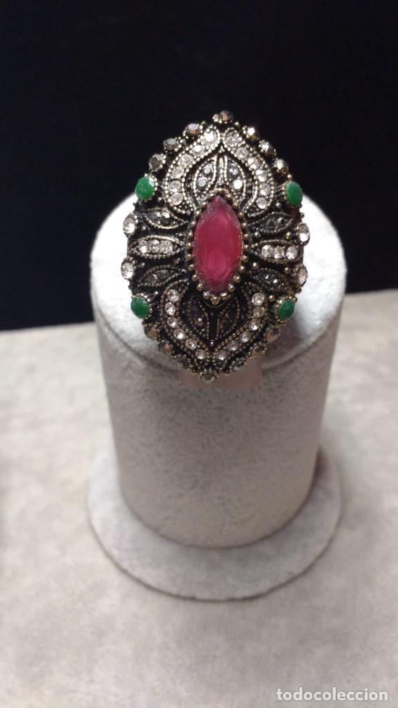 Joaillerie: ANILLO ESTILO HIND&Uacute; EN METAL.