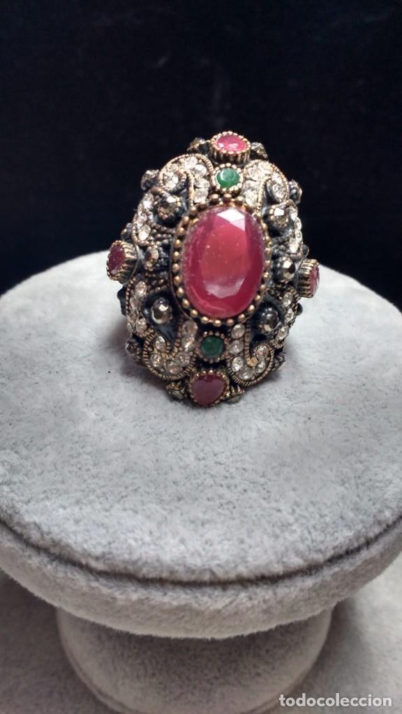 Schmuck: ANILLO ESTILO HIND&Uacute; EN METAL.