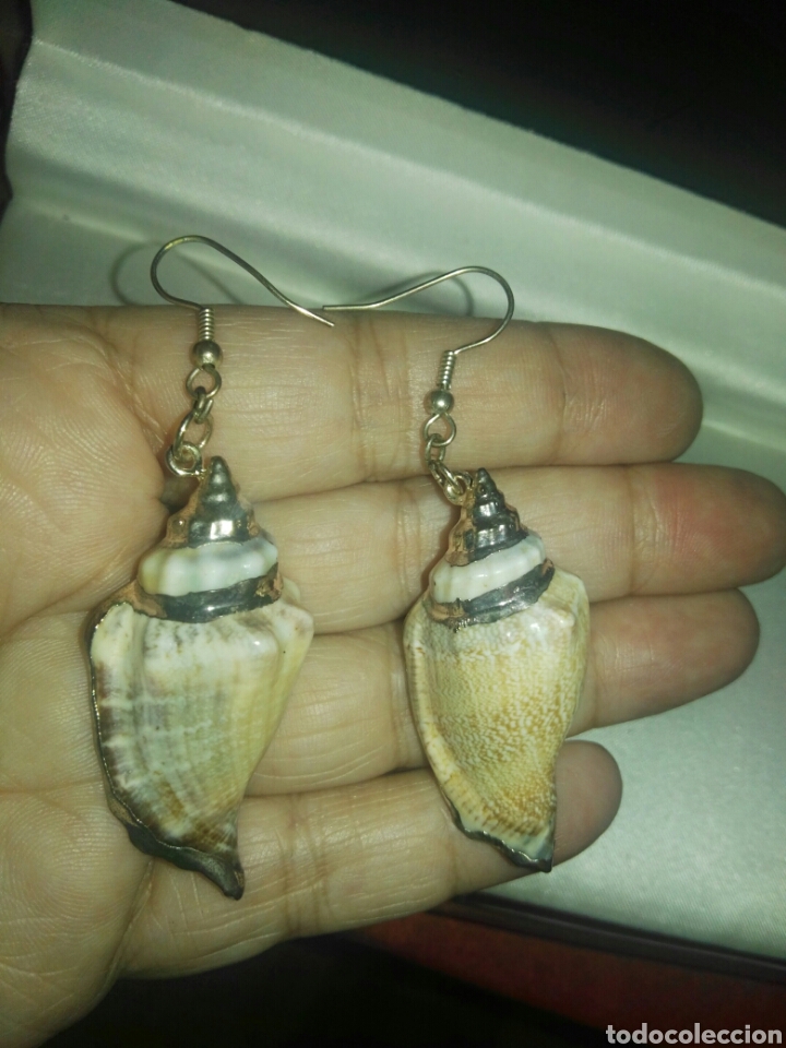 Joyeria: ORIGINALES PENDIENTES VINTAGE CONCHA MARINA CON FILOS DE ORO..
