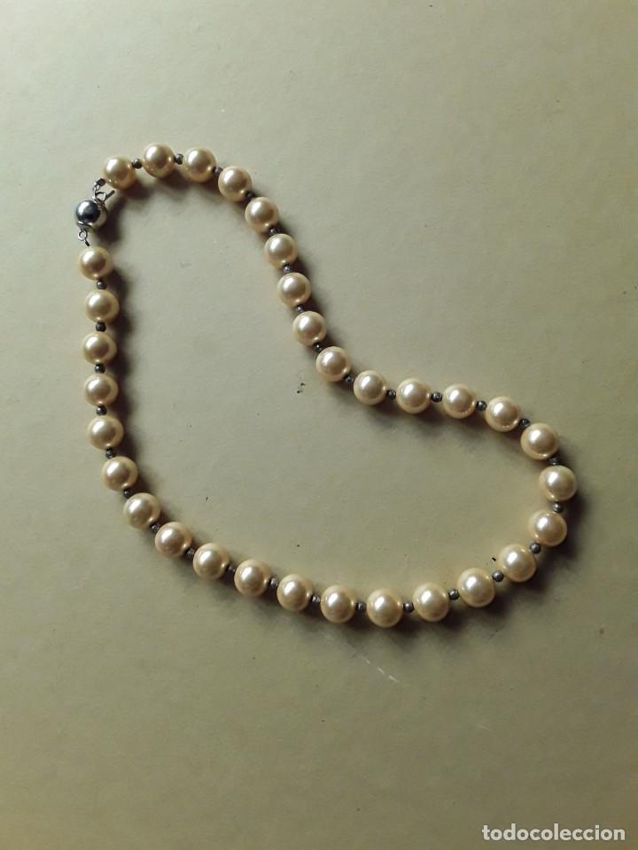 Joalharia: Collar simil perlas con cierre de plata y las bolitas intermedias tambi&eacute;n plata