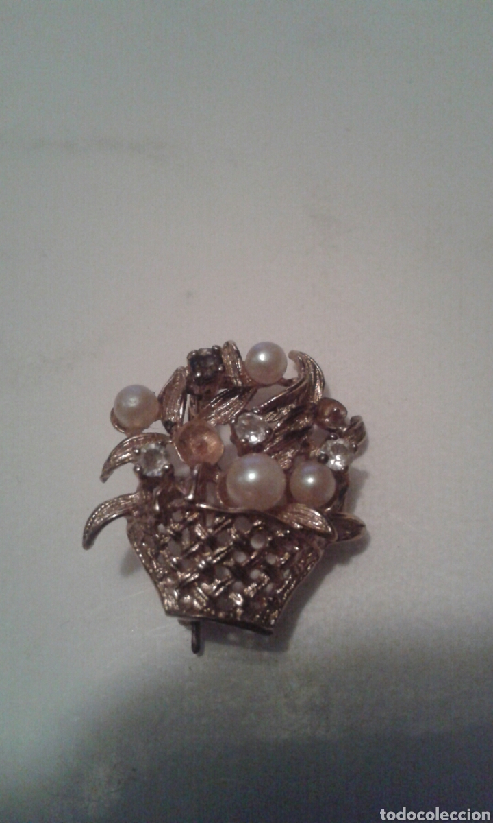 Joyeria: Broche peque&ntilde;o con forma de canasto. - Foto 1