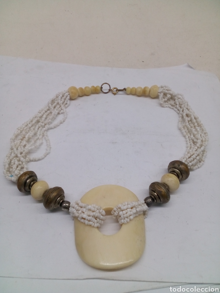 Joalharia: Collar con hueso y piedra natural